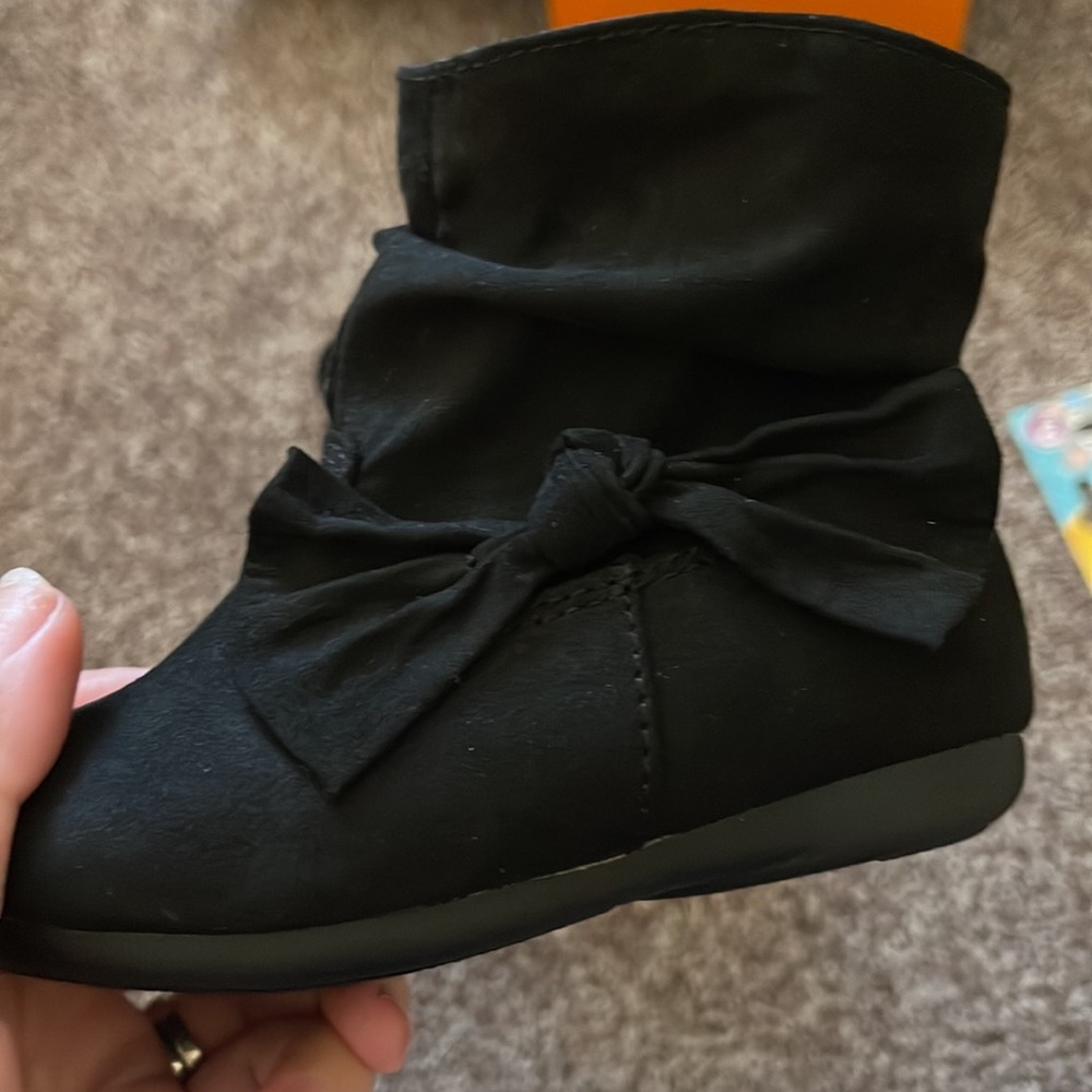 Brand new boots with bow